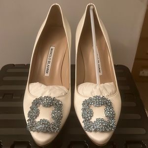 Manolo Blahnik Hangisi